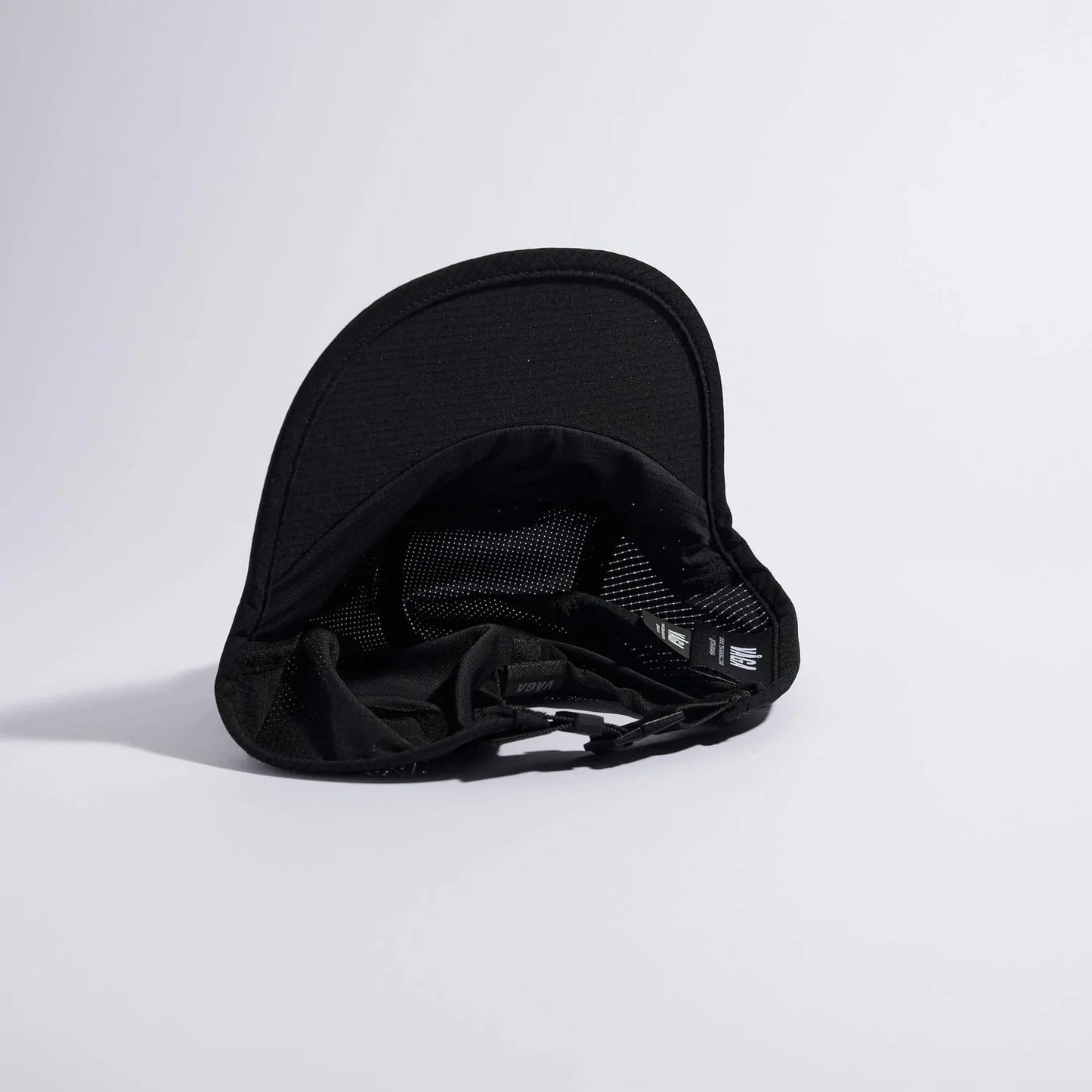 VÅGA Transit Lite Cap – Black - Interval Running