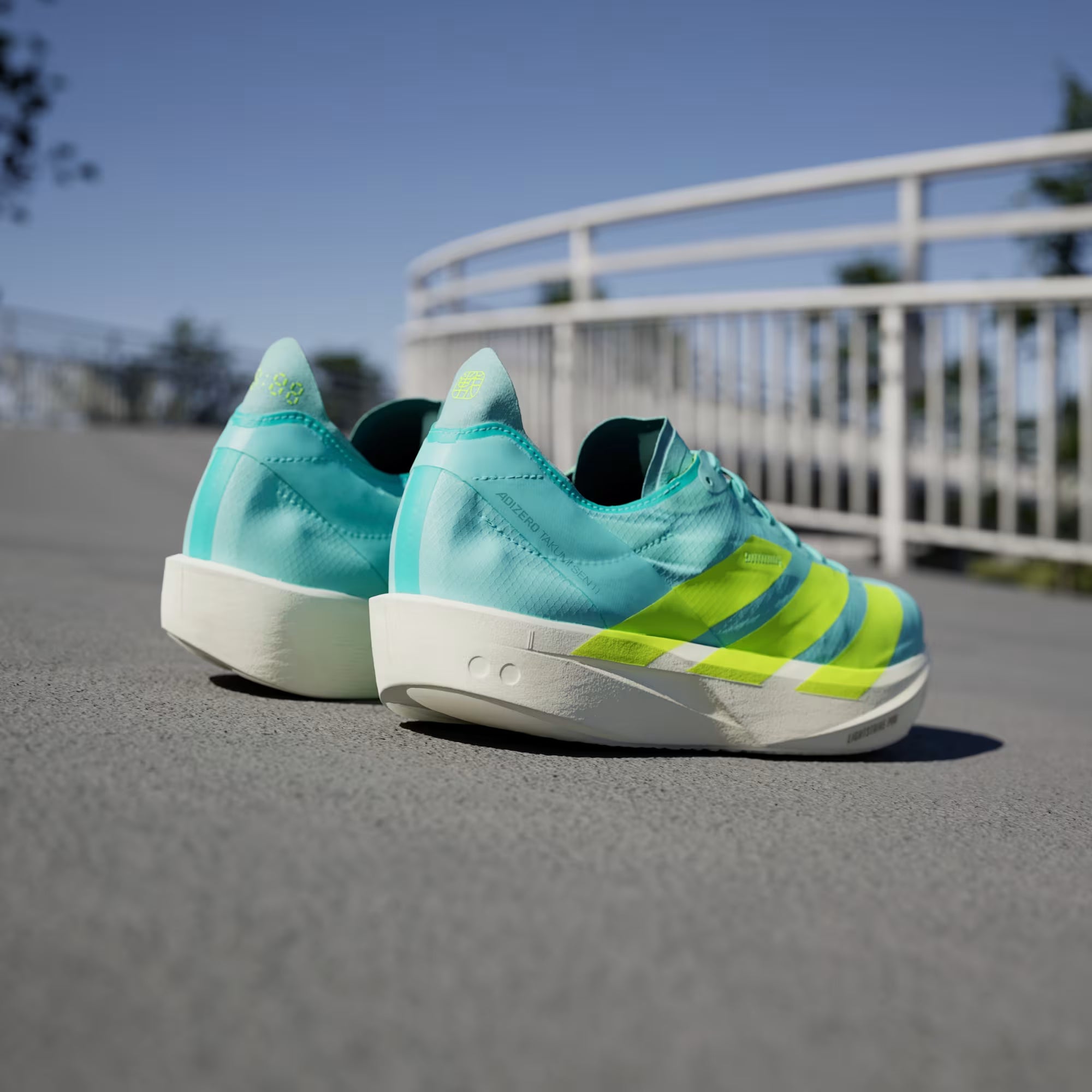 Adidas Men's Adizero Takumi Sen 11 - Flash Aqua / Zero Metalic / Mint Ton