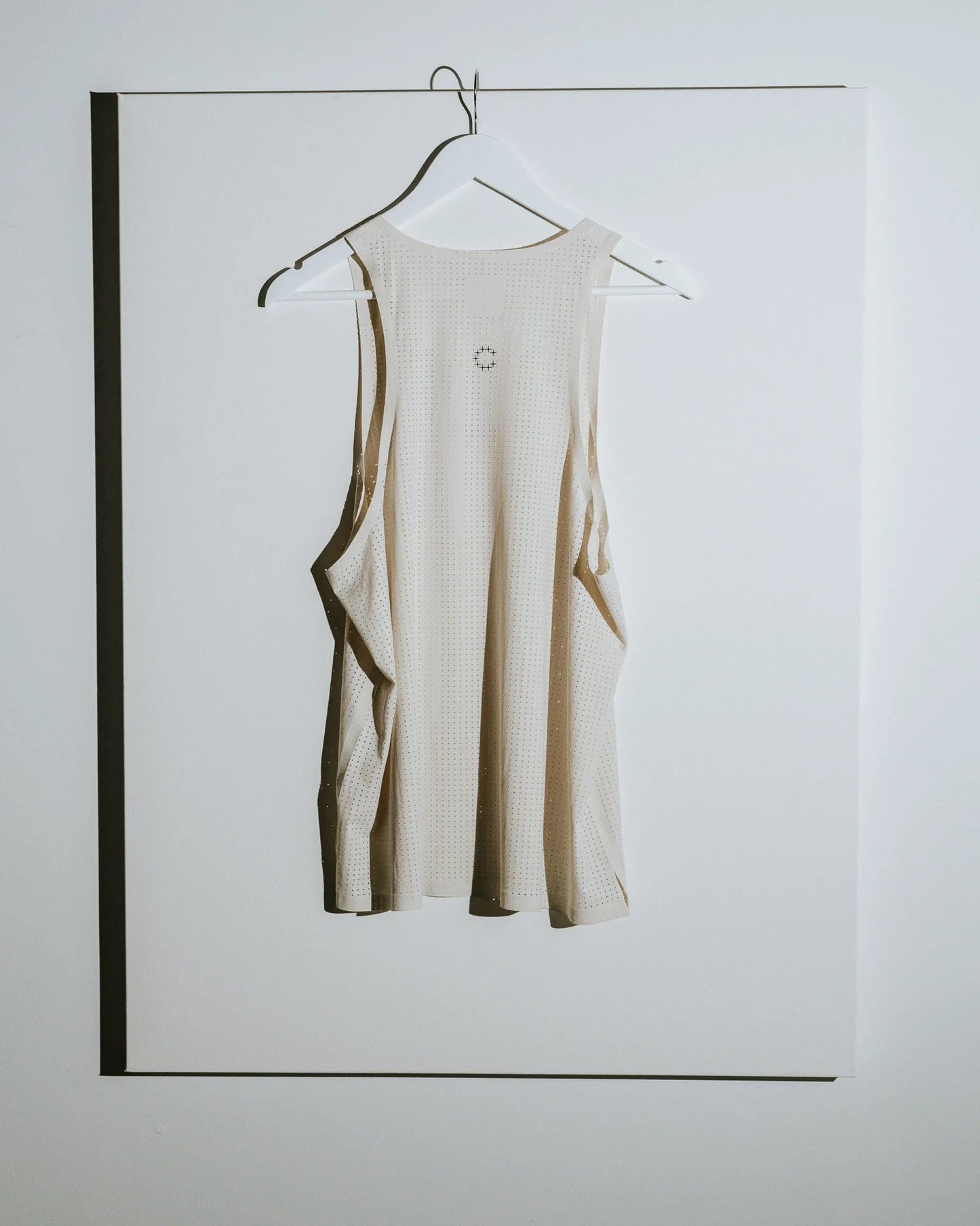 Currently C - R™ Pro Singlet - Off - White - Interval Running