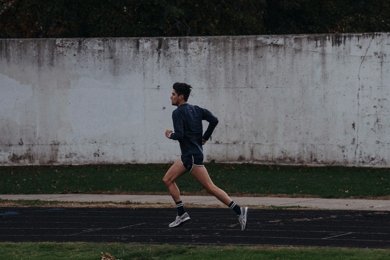 Tracksmith Men's Twilight Split Shorts – Navy - Interval Running