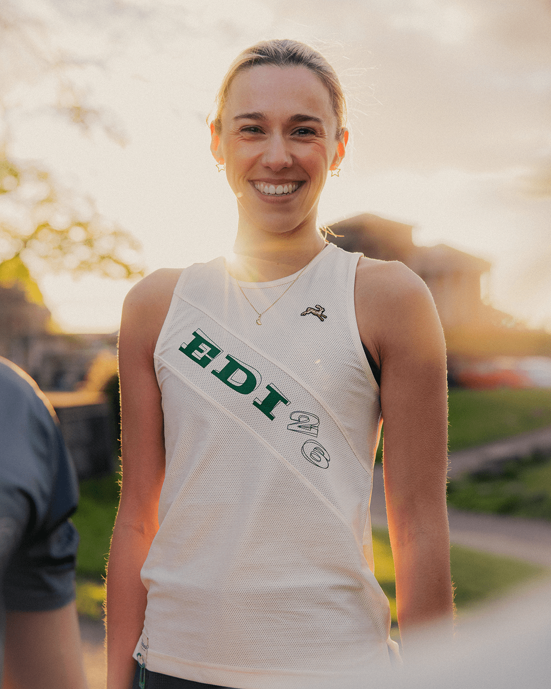 Tracksmith Women's Van Cortlandt Singlet – Edi '26 – Ivory - Interval Running