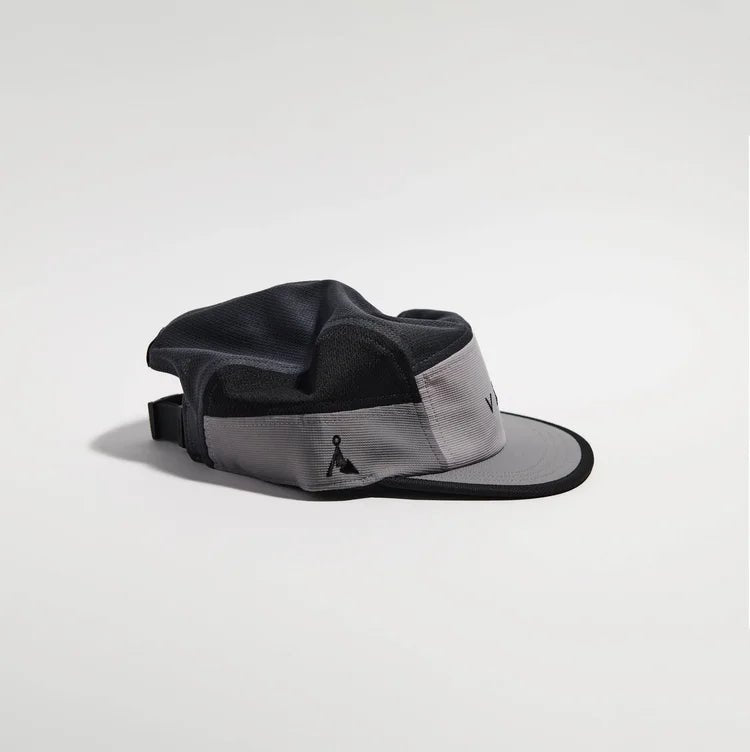 VÅGA Club Cap - Light Grey / Mid Grey / Black - Interval Running