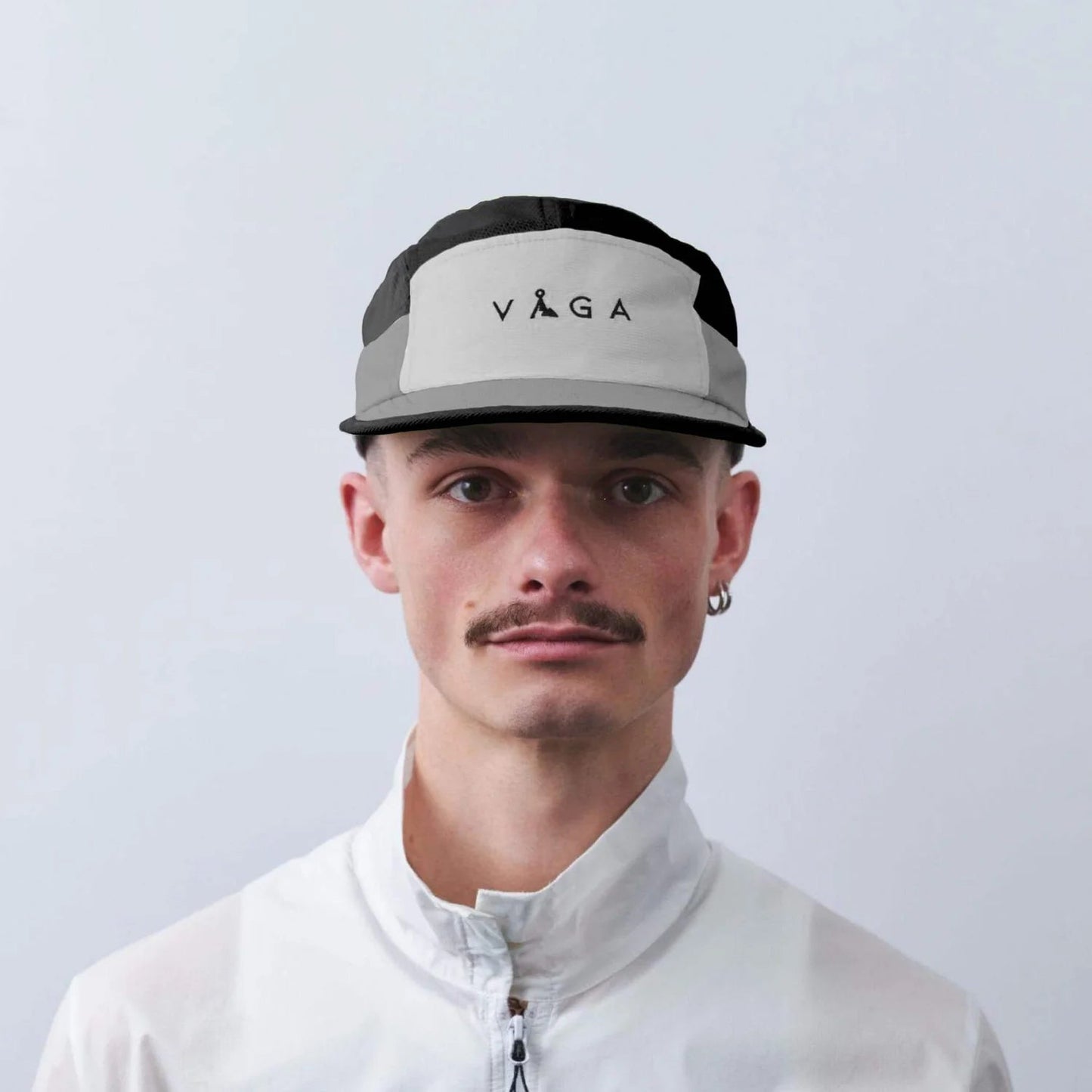 VÅGA Club Cap - Light Grey / Mid Grey / Black - Interval Running