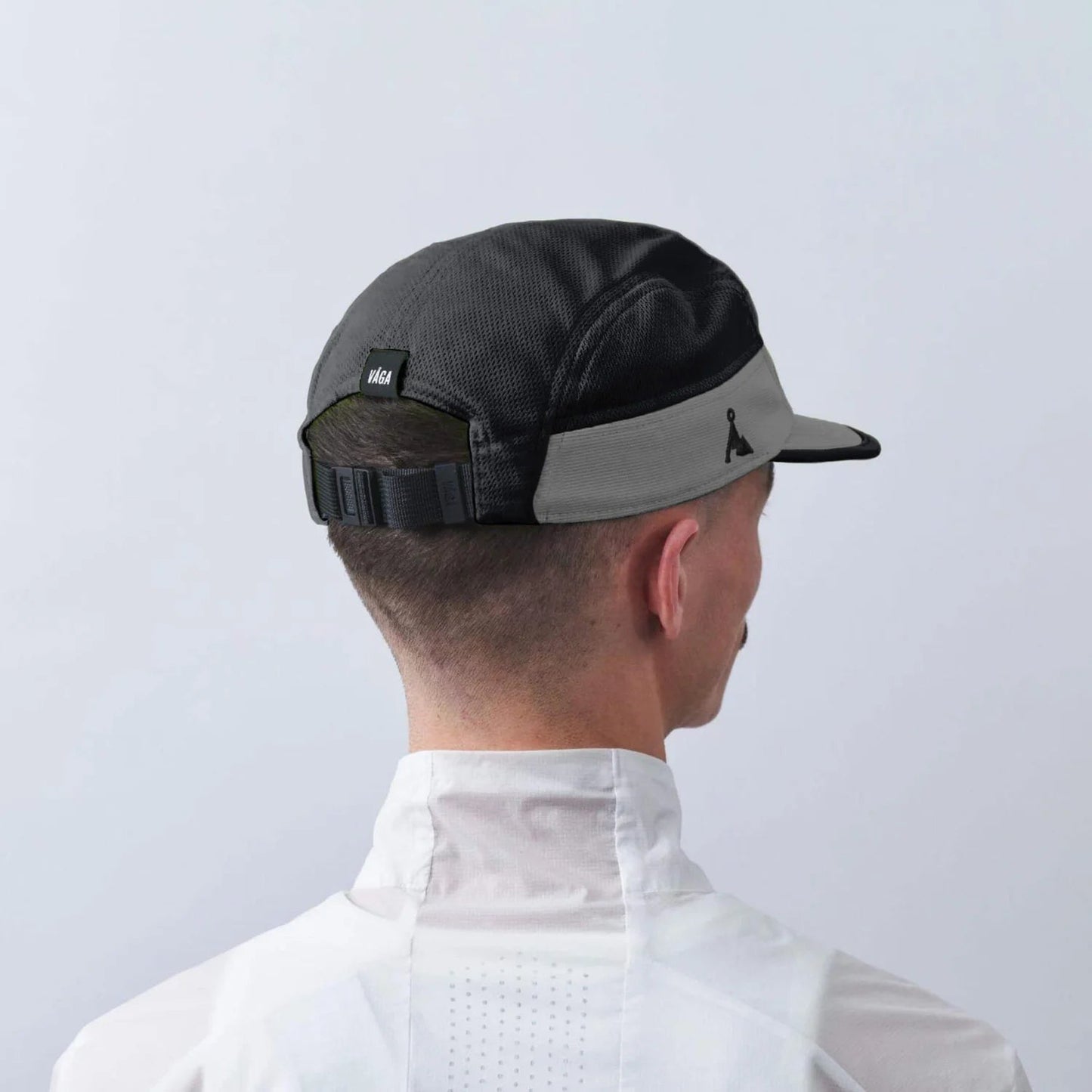 VÅGA Club Cap - Light Grey / Mid Grey / Black - Interval Running