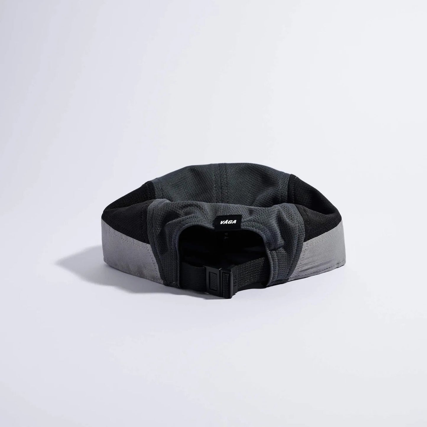 VÅGA Club Cap - Light Grey / Mid Grey / Black - Interval Running