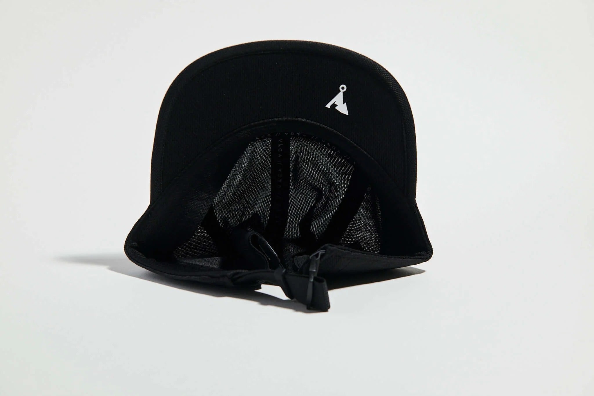 VÅGA Club Cap - Storm Black - Interval Running