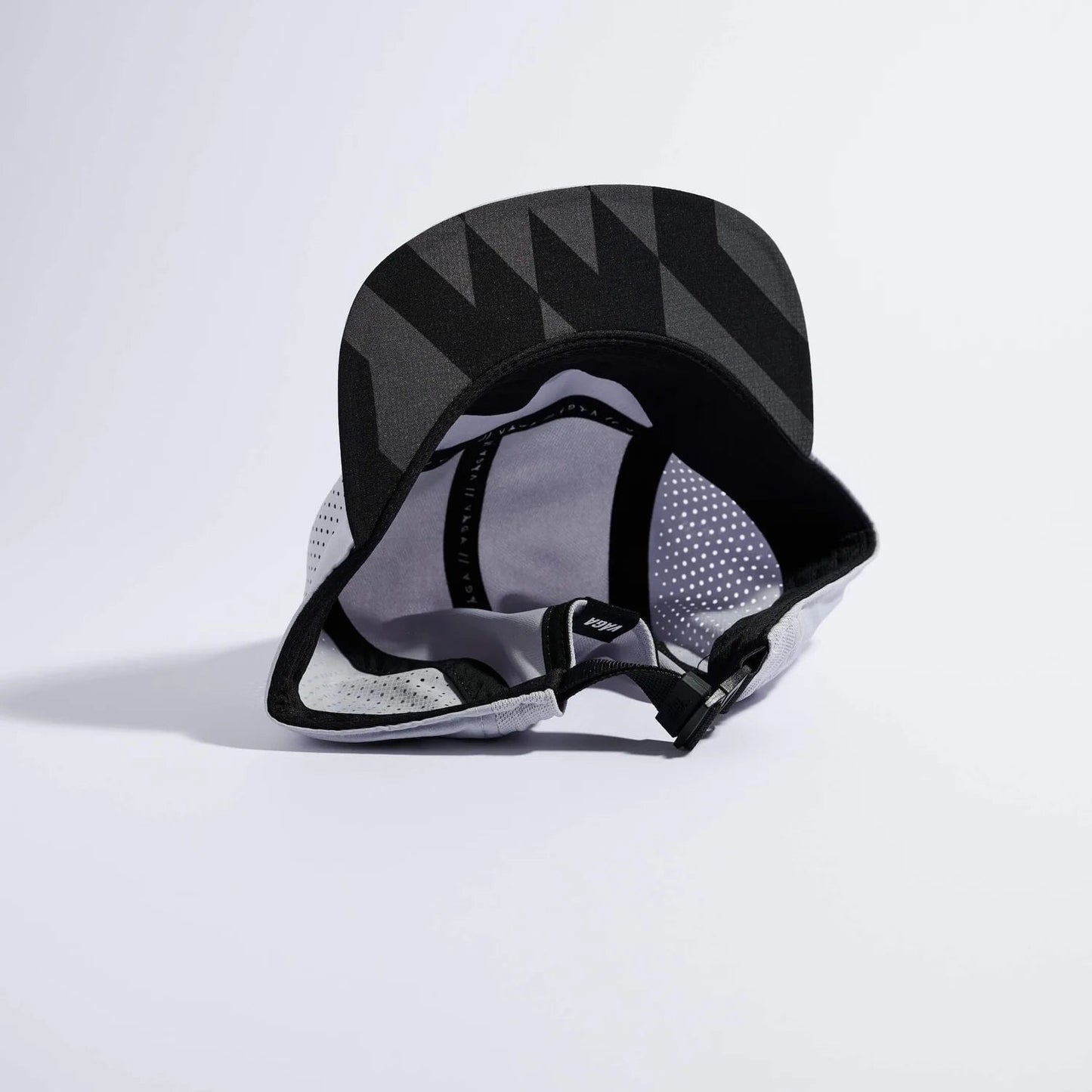 VÅGA Feather Racing Cap – Aluminium Grey - Interval Running