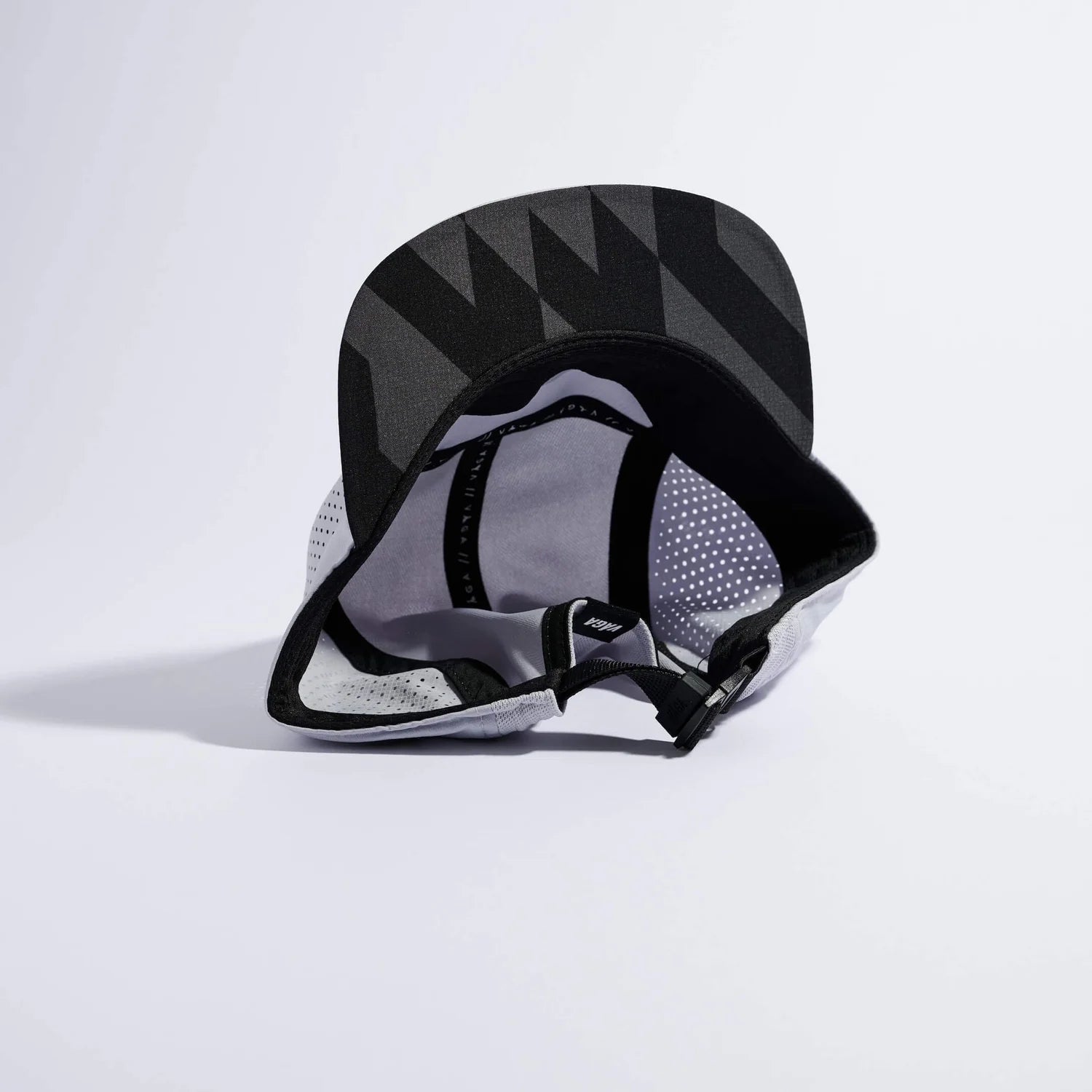 VÅGA Feather Racing Cap – Aluminium Grey - Interval Running