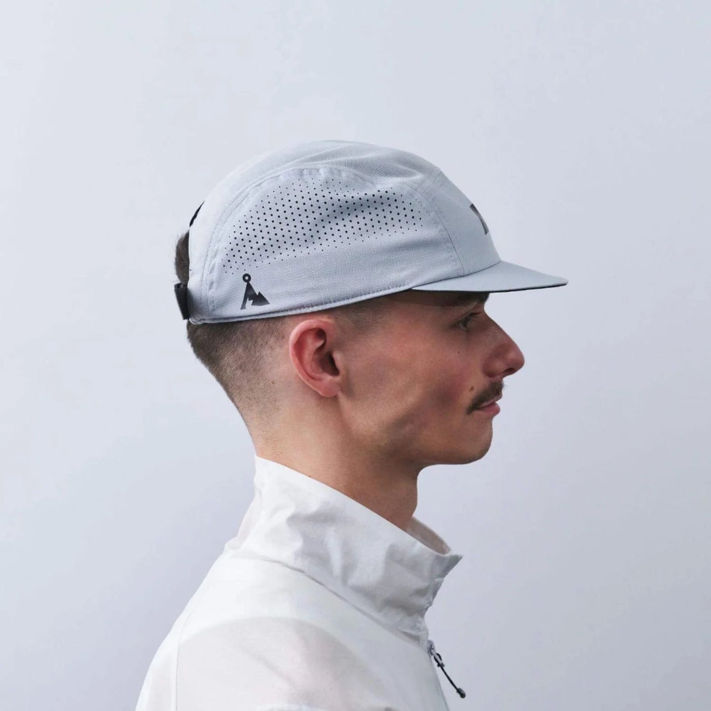 VÅGA Feather Racing Cap – Aluminium Grey - Interval Running