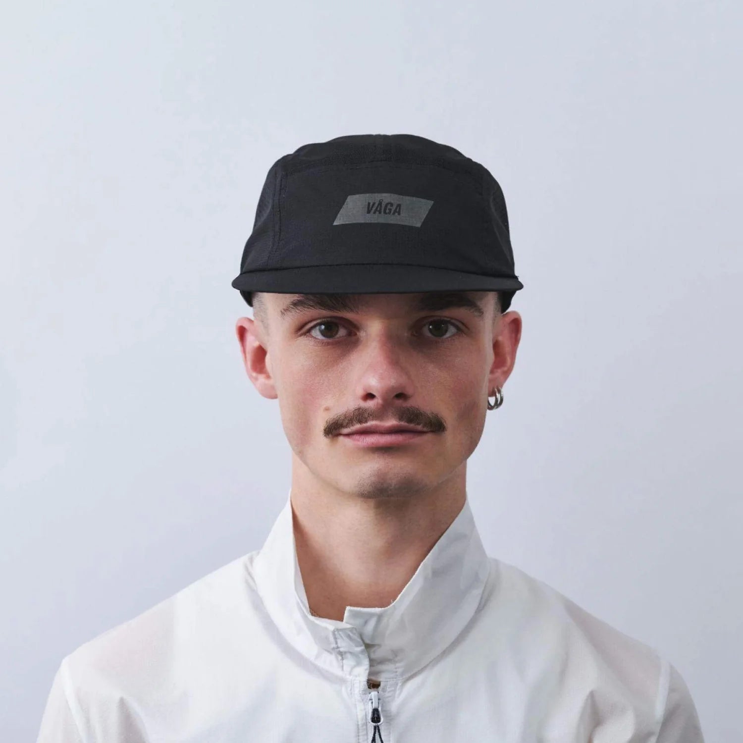 VÅGA Feather Racing Cap – Black - Interval Running