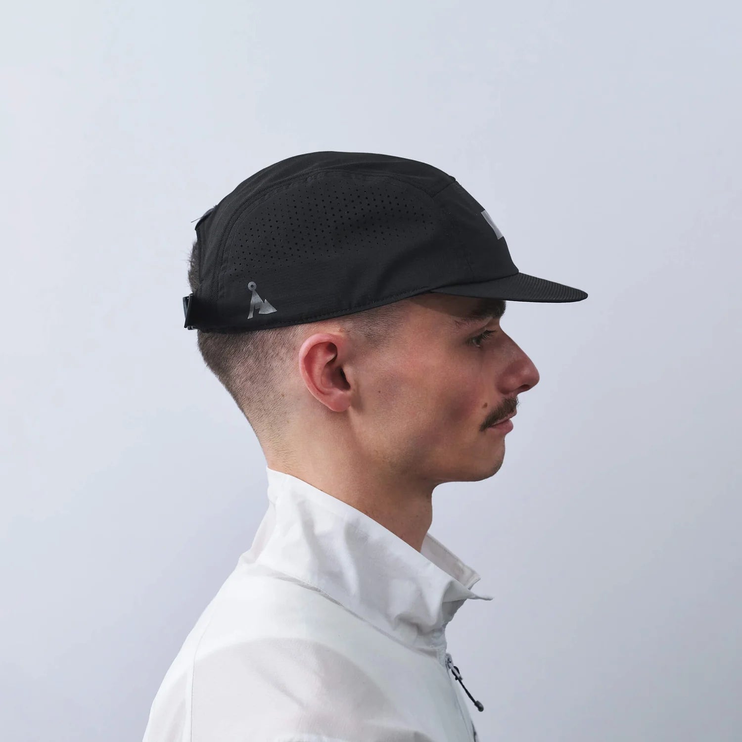 VÅGA Feather Racing Cap – Black - Interval Running