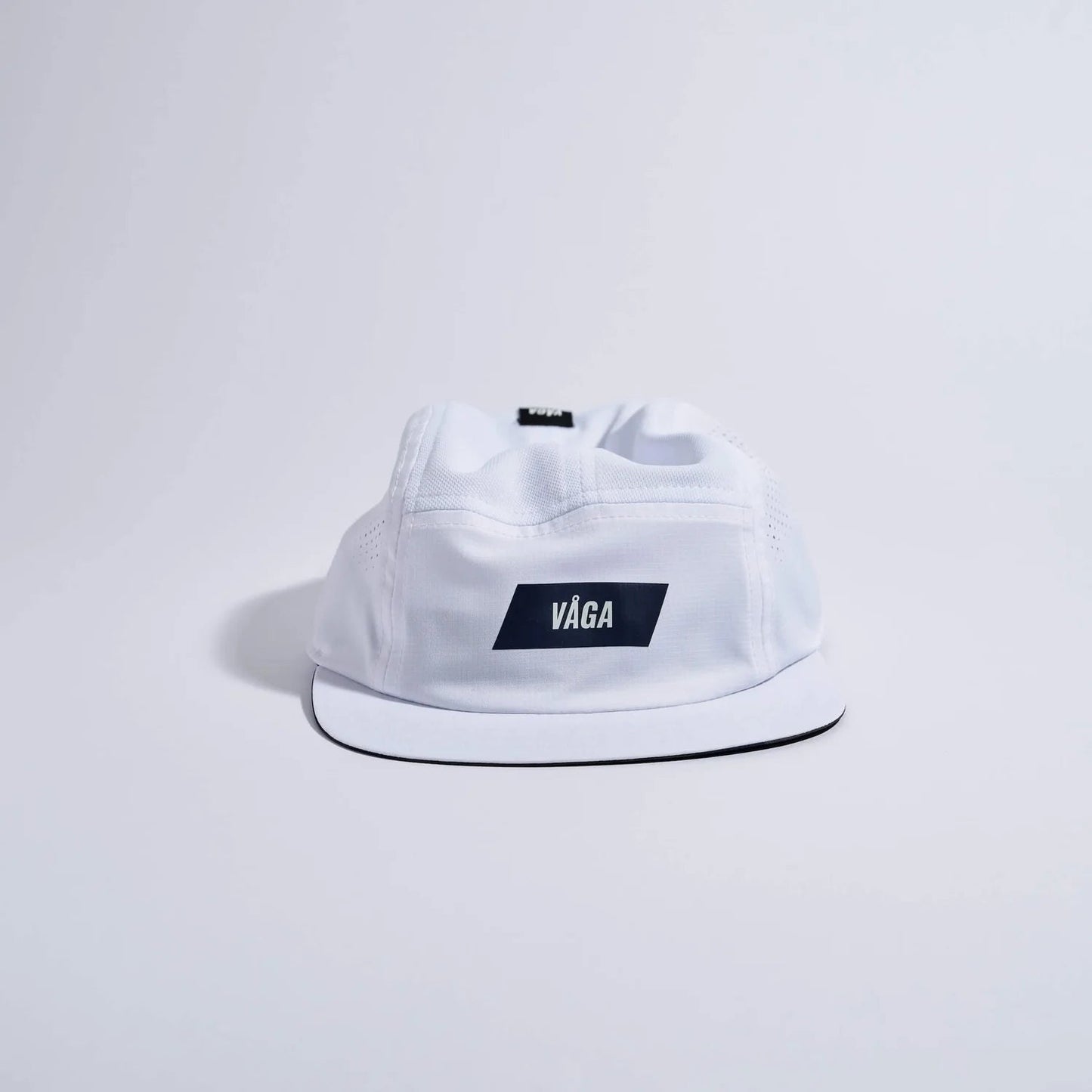 VÅGA Feather Racing Cap – White - Interval Running