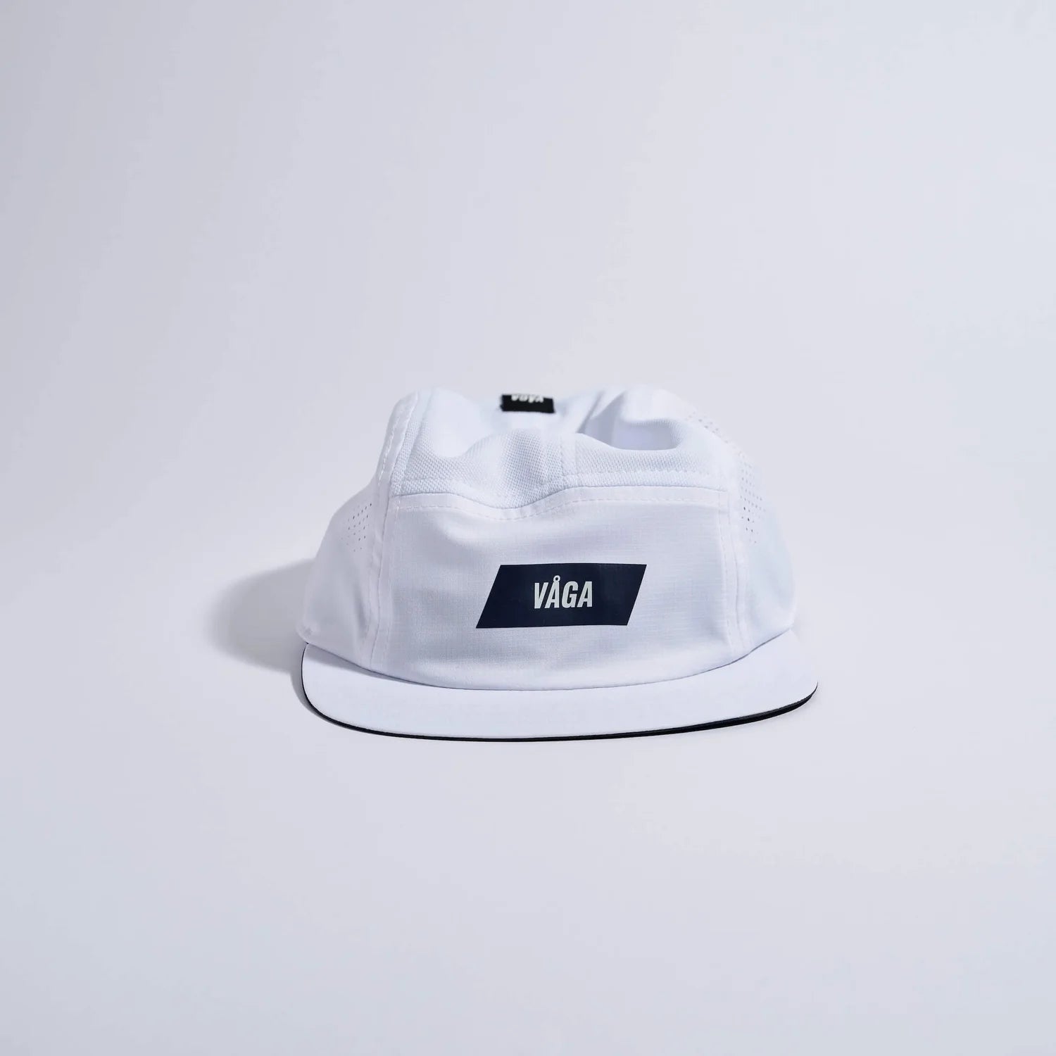 VÅGA Feather Racing Cap – White - Interval Running