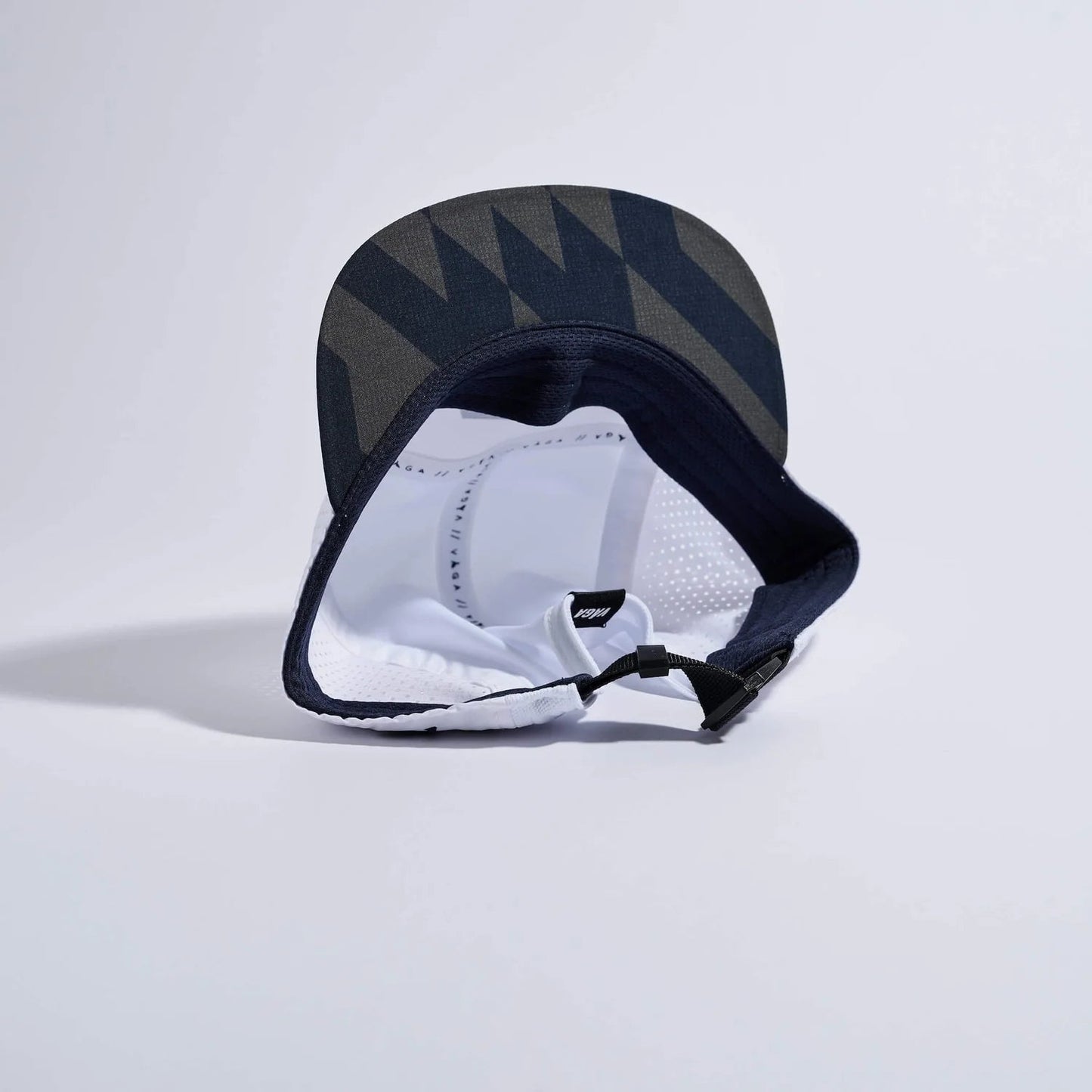 VÅGA Feather Racing Cap – White - Interval Running