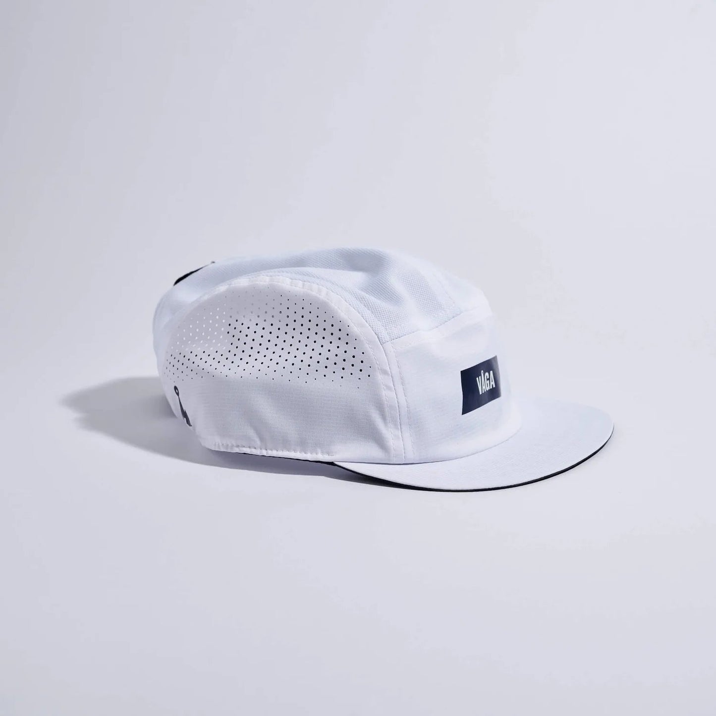 VÅGA Feather Racing Cap – White - Interval Running
