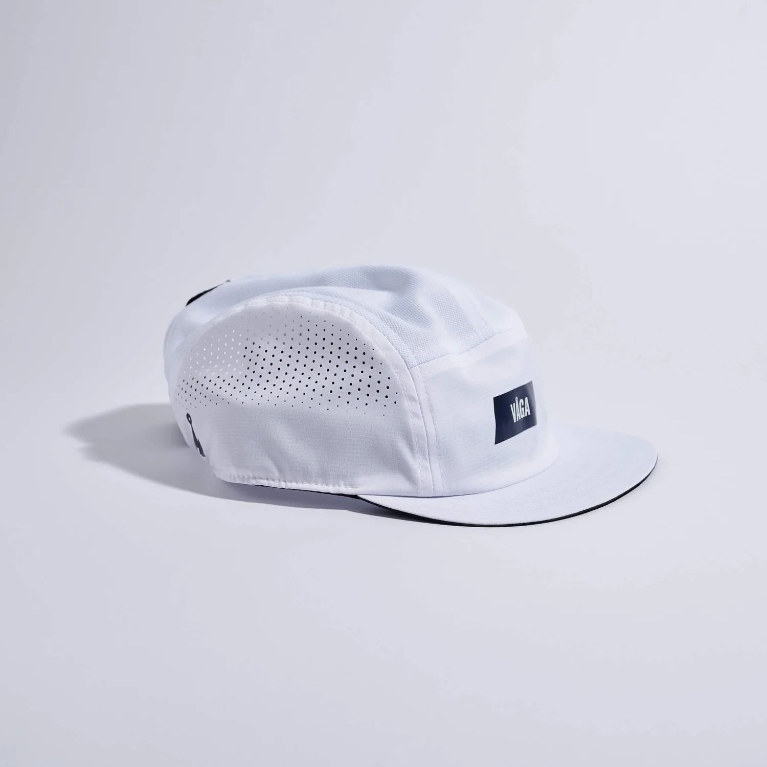 VÅGA Feather Racing Cap – White - Interval Running