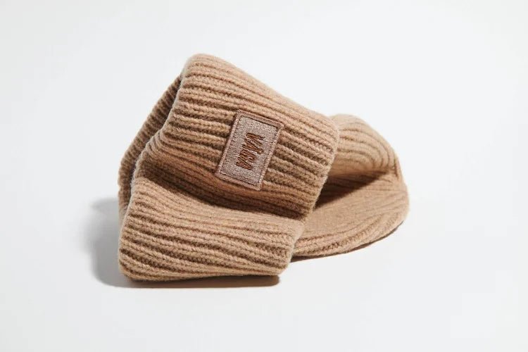 VÅGA Lambswool Chunky Beanie - Duskbrown - Interval Running