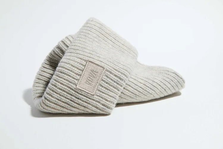 VÅGA Lambswool Chunky Beanie - White Melange - Interval Running