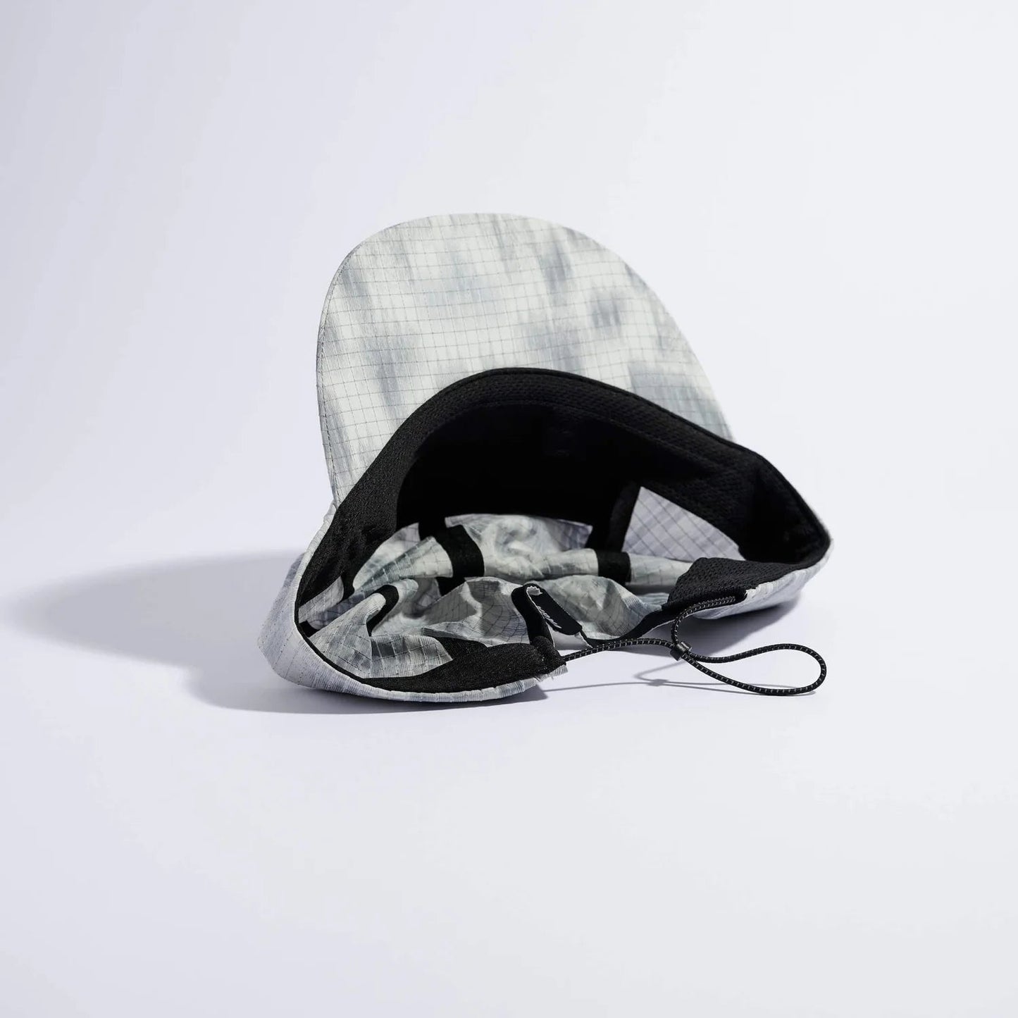 VÅGA Night Club 2.0 – Light Grey / Silver - Interval Running