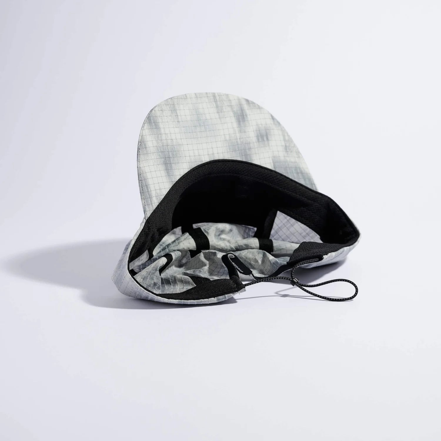 VÅGA Night Club 2.0 – Light Grey / Silver - Interval Running