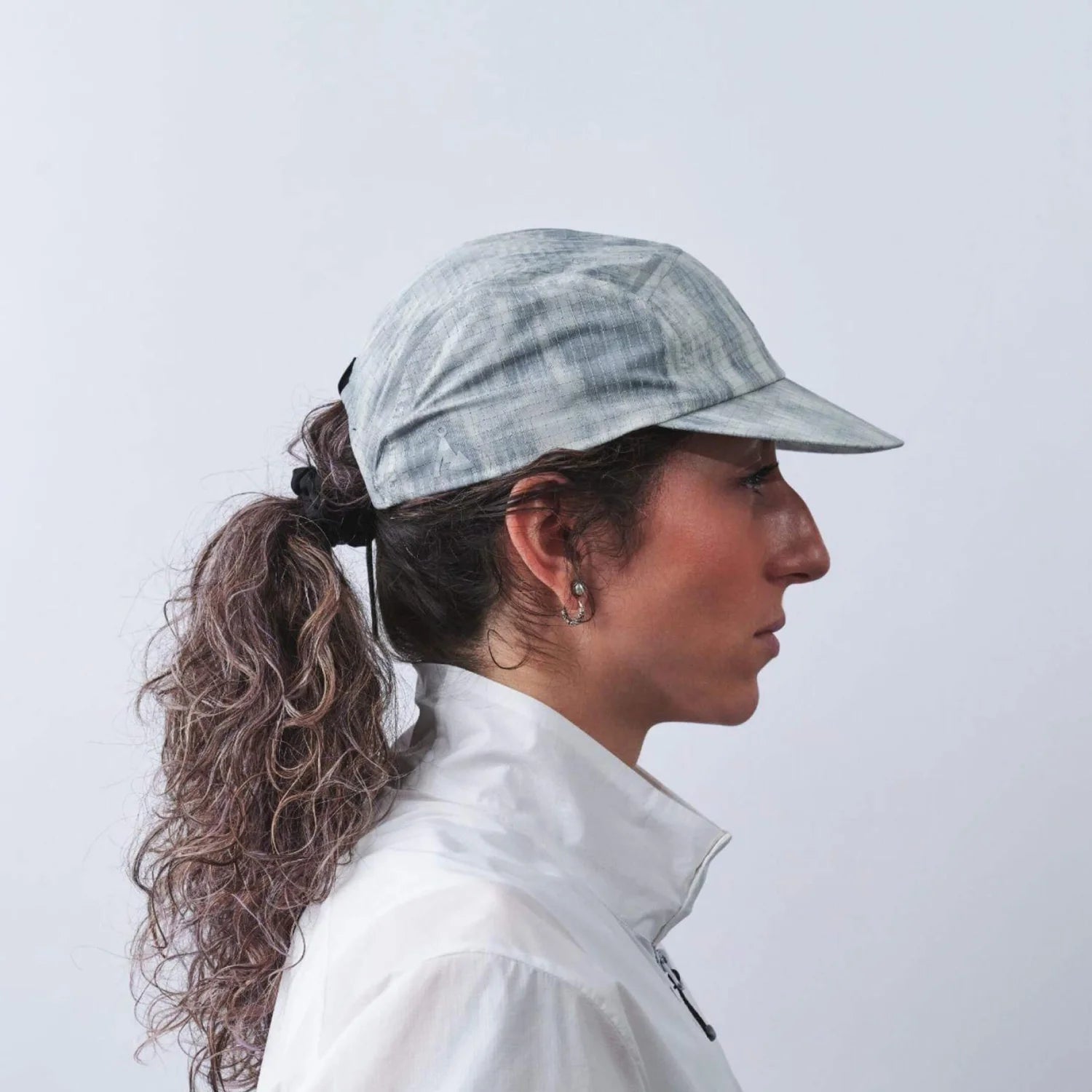 VÅGA Night Club 2.0 – Light Grey / Silver - Interval Running