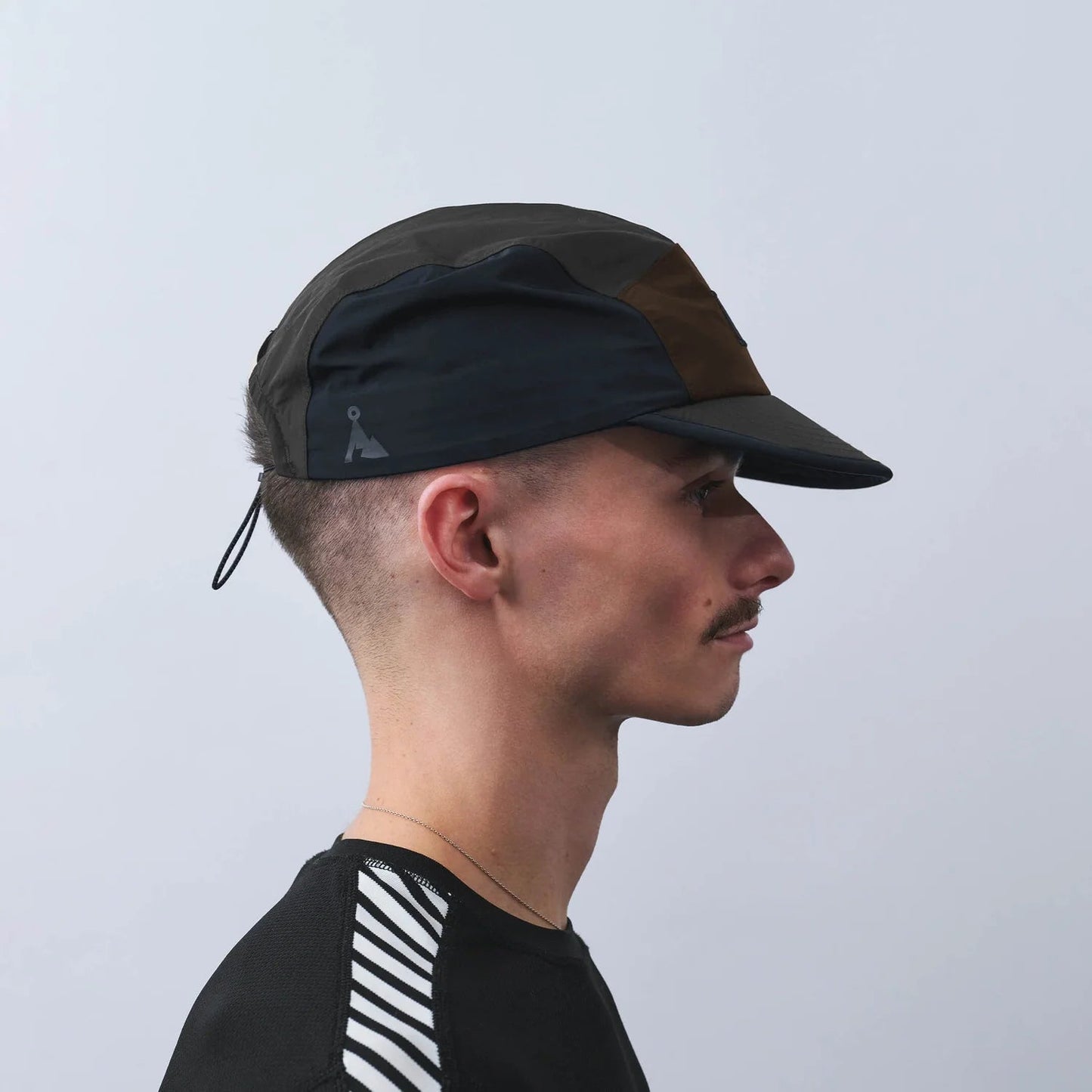 VÅGA Pacer Cap – Charcoal / Black / Brown - Interval Running