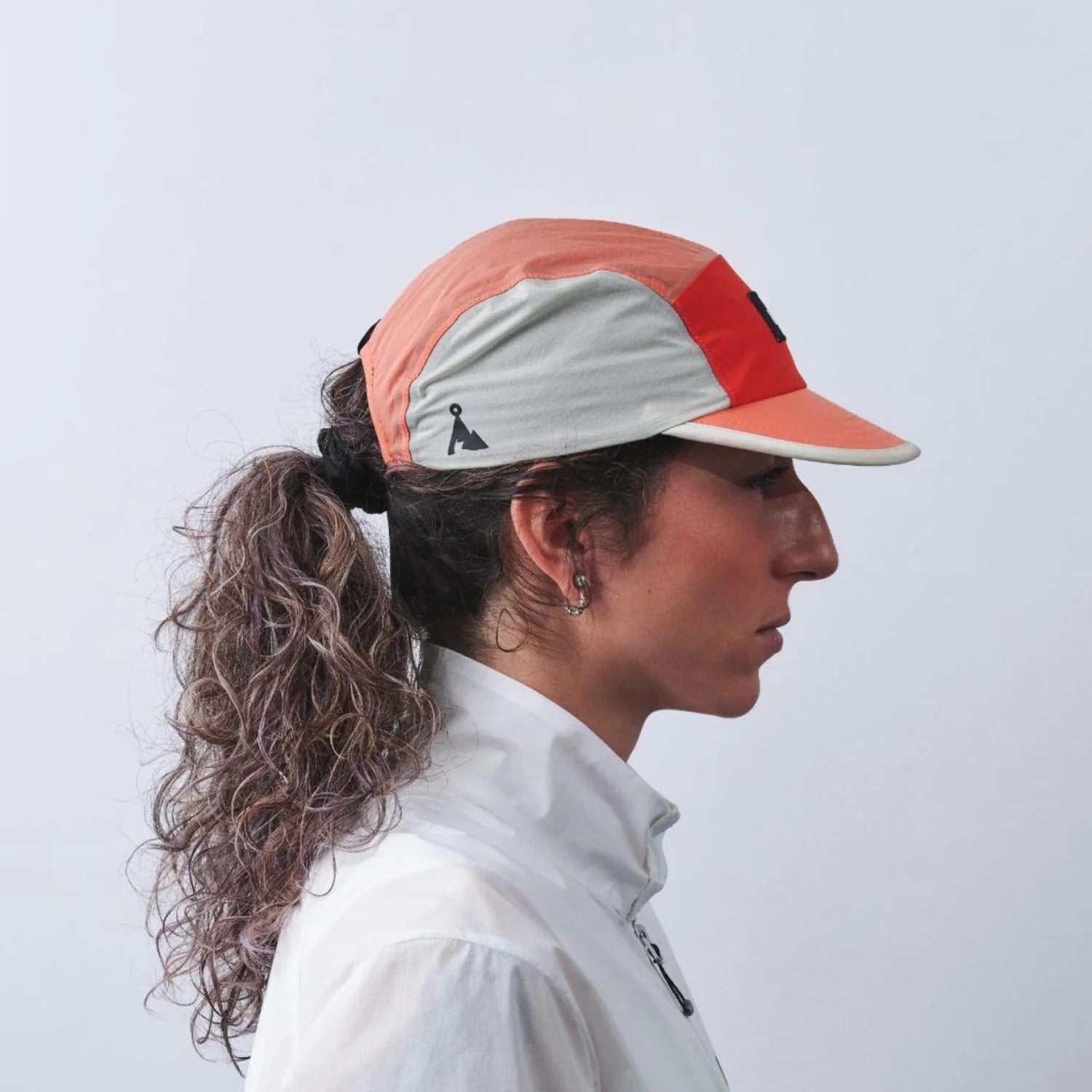 VÅGA Pacer Cap – Flame Red / Coral / Dust Grey - Interval Running