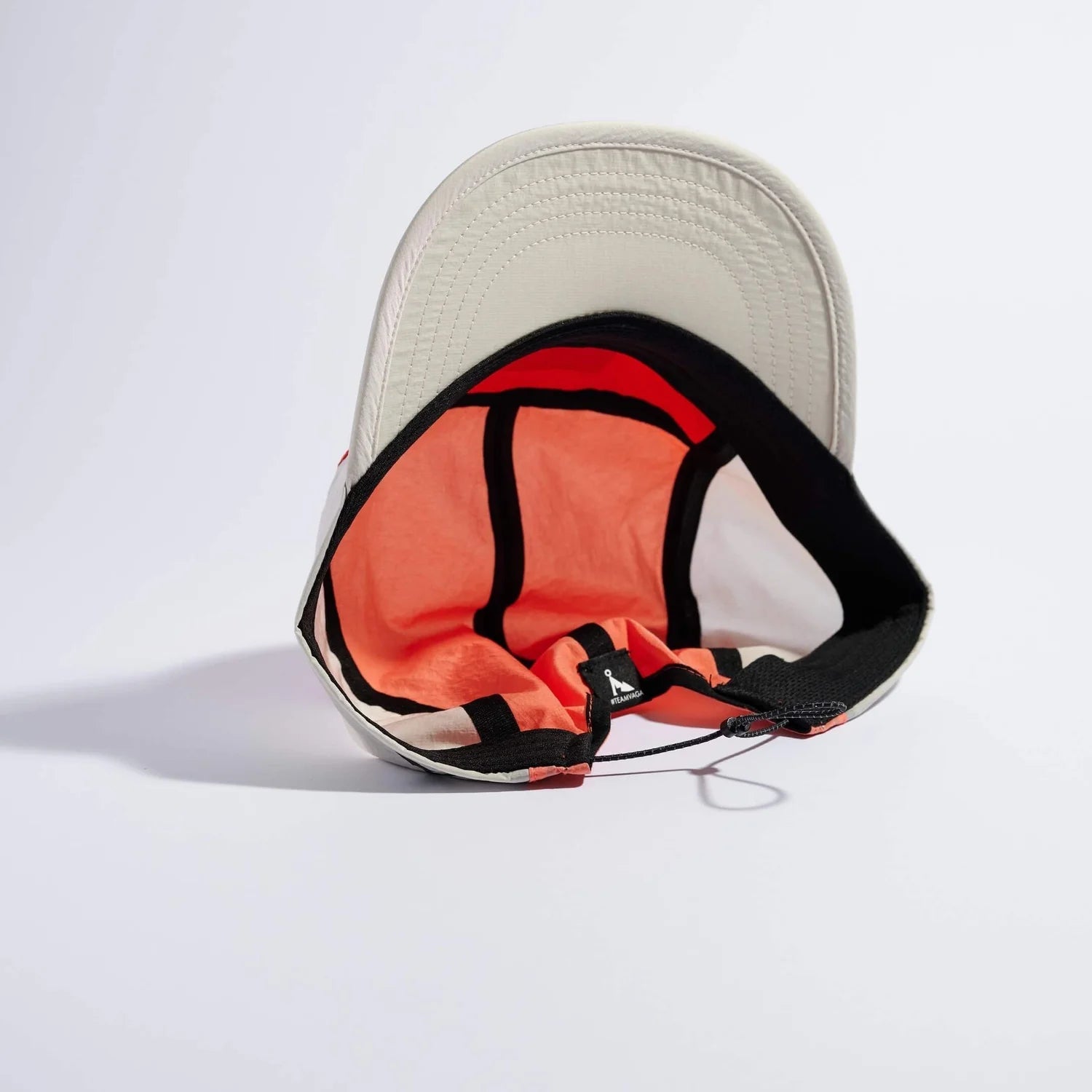 VÅGA Pacer Cap – Flame Red / Coral / Dust Grey - Interval Running