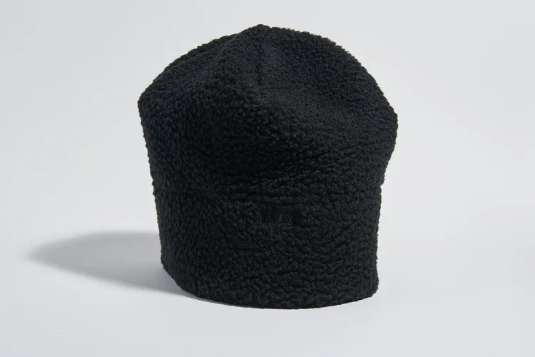 VÅGA Teddy Fleece Beanie - Black - Interval Running