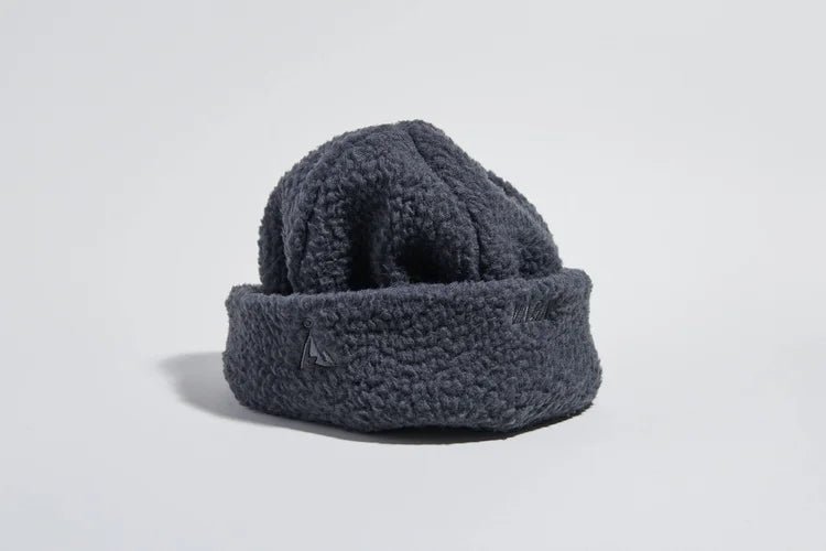 VÅGA Teddy Fleece Beanie - Charcoal - Interval Running
