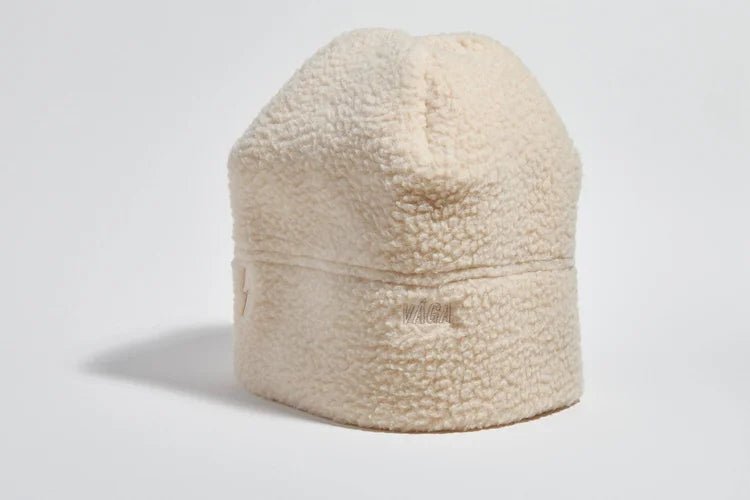 VÅGA Teddy Fleece Beanie - Ecru - Interval Running